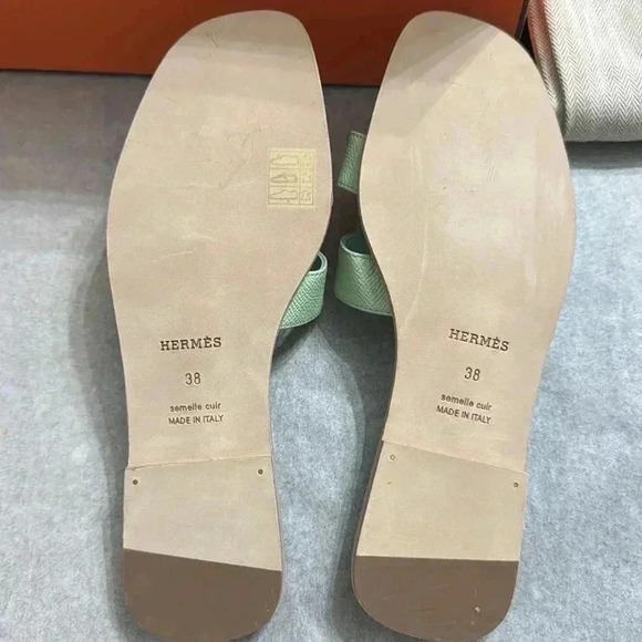 HERMES ORAN SANDALS 
VERT JADE
NEW IN BOX FULL SET - Picture 11 of 11